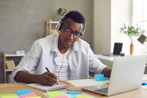 Como treinar o listening - FLUENTIA